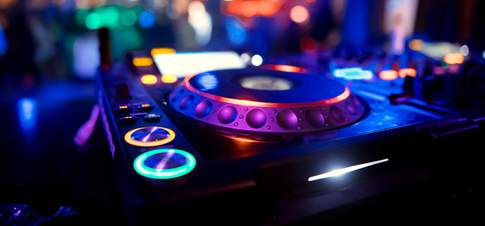 A professional DJ turn table for playing great music at a wedding reception