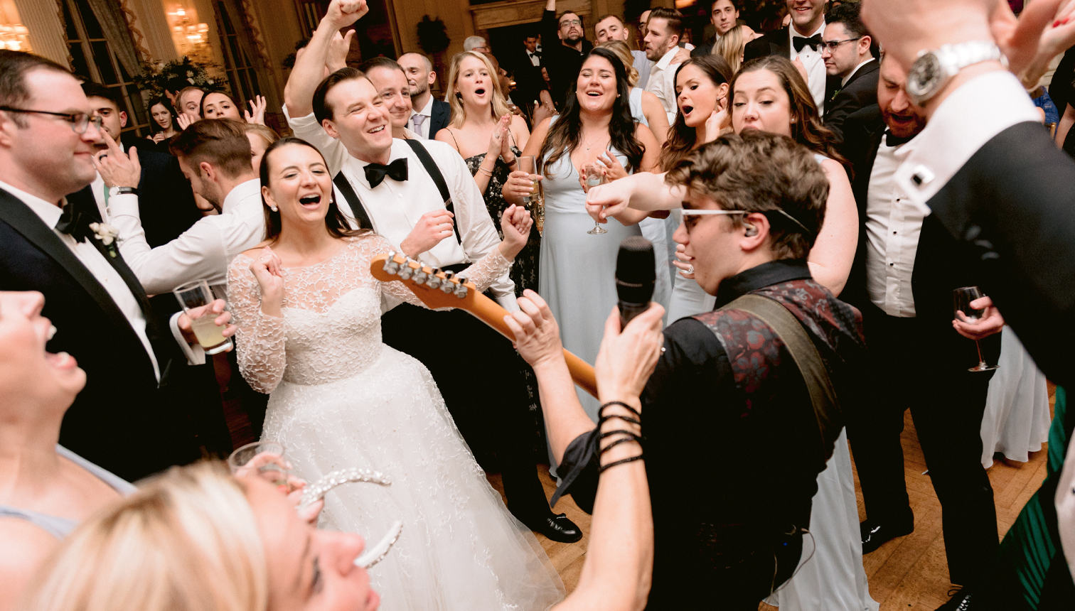 A guitartist entertaining wedding guests in Boston