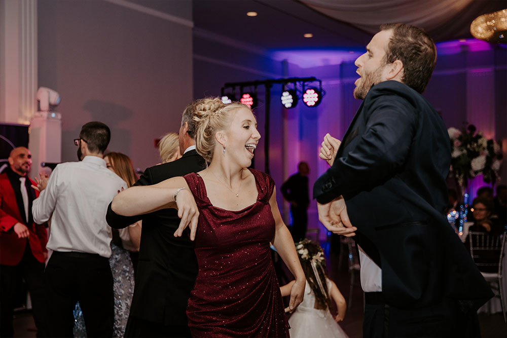 A couple dancing at the wedding.