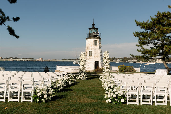 Ceremonyview next to a beautiful lighthouse